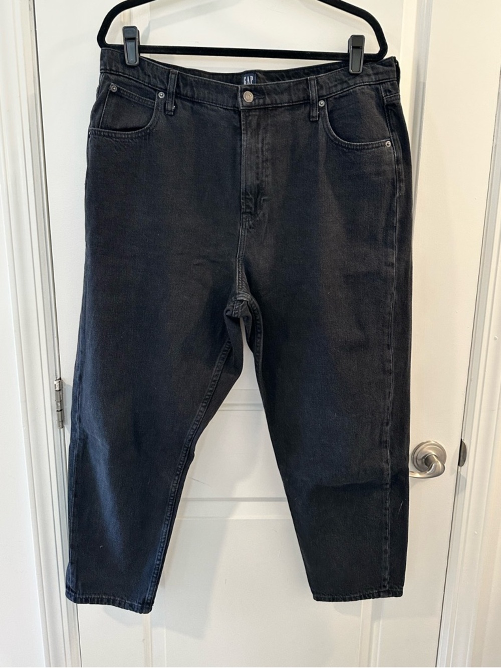 Gap High Rise Mom Jean in Black Wash Denim - Picture 4 of 11